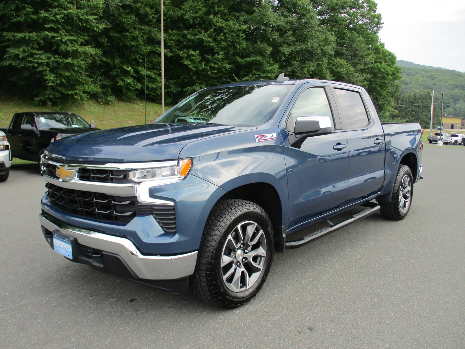 Used 2024 Chevrolet Silverado 1500 LT with VIN 2GCUDDED6R1211293 for sale in Cheshire, MA