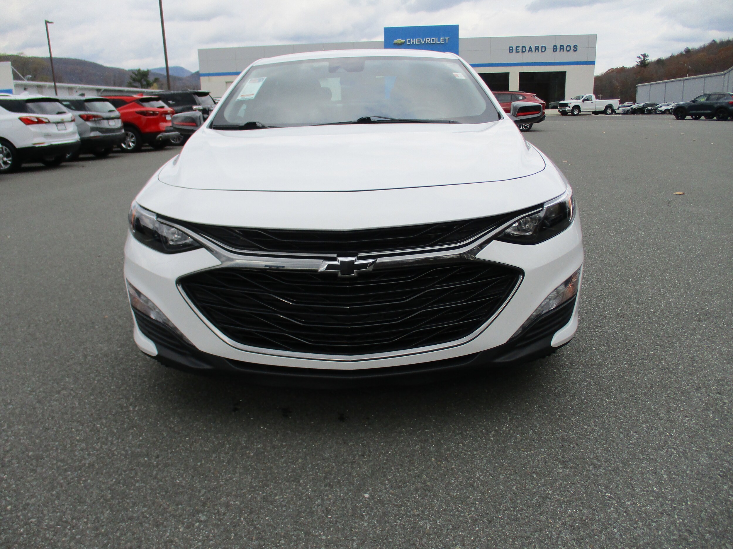 2023 Chevrolet Malibu 1LT photo 2