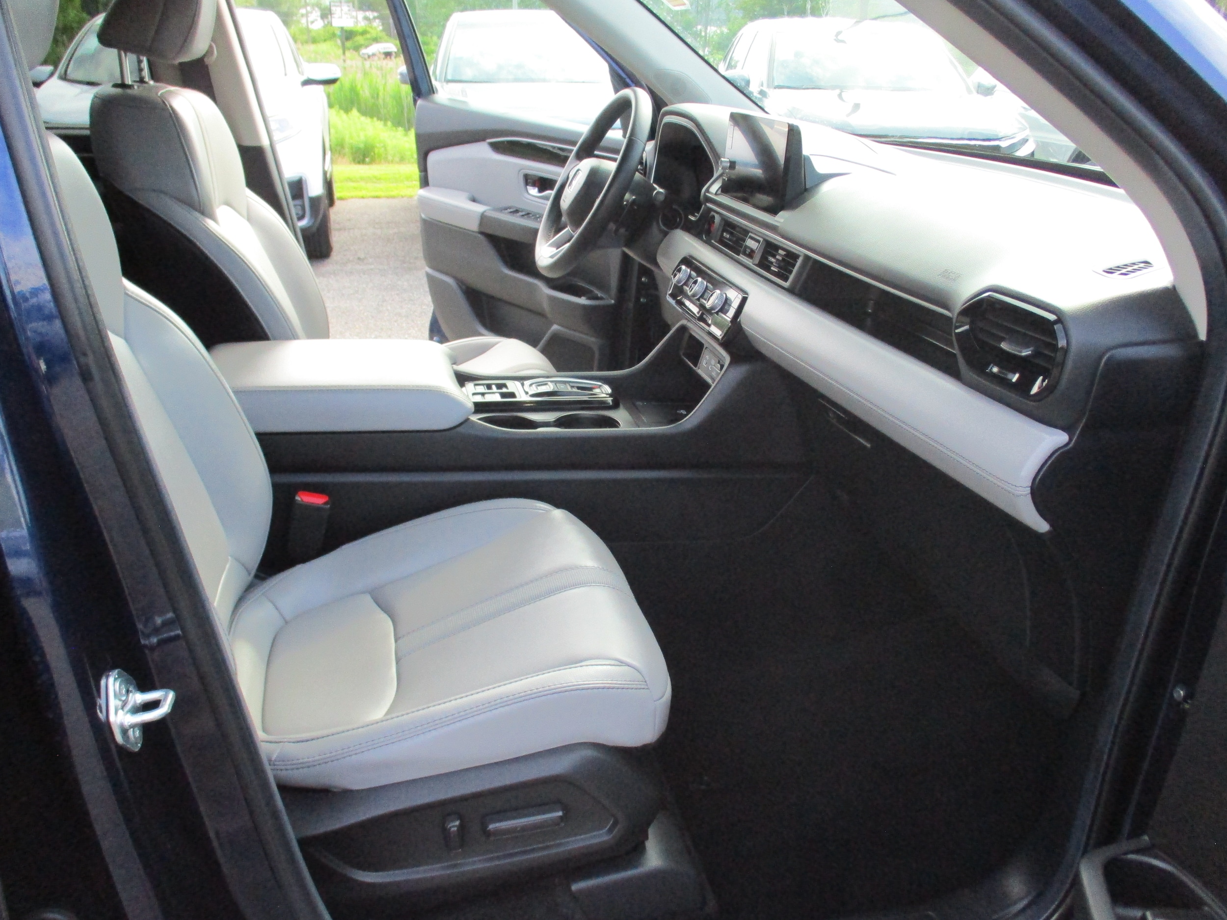 2025 Honda Pilot EX-L - Photo 16