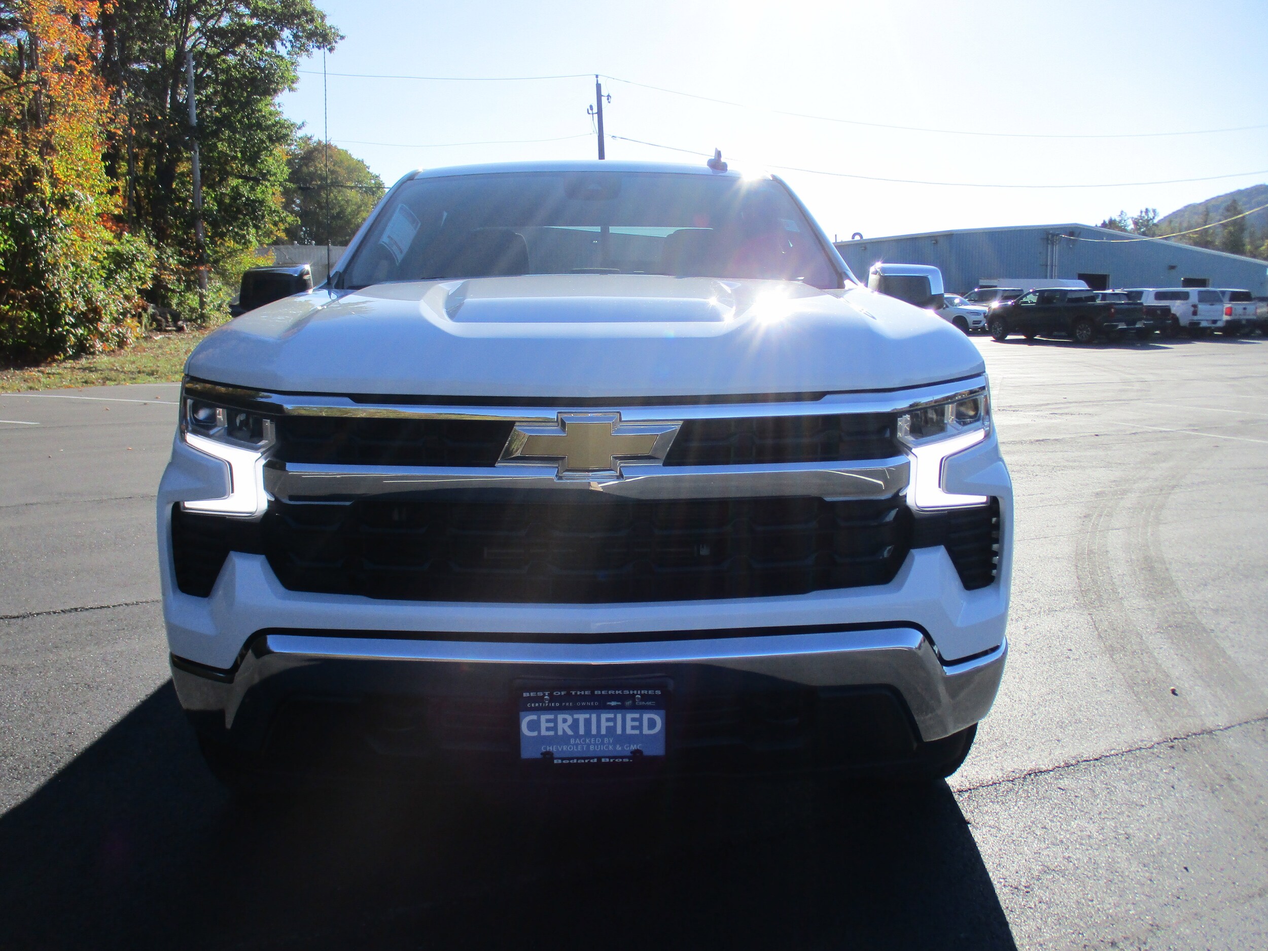 2022 Chevrolet Silverado LT photo 2