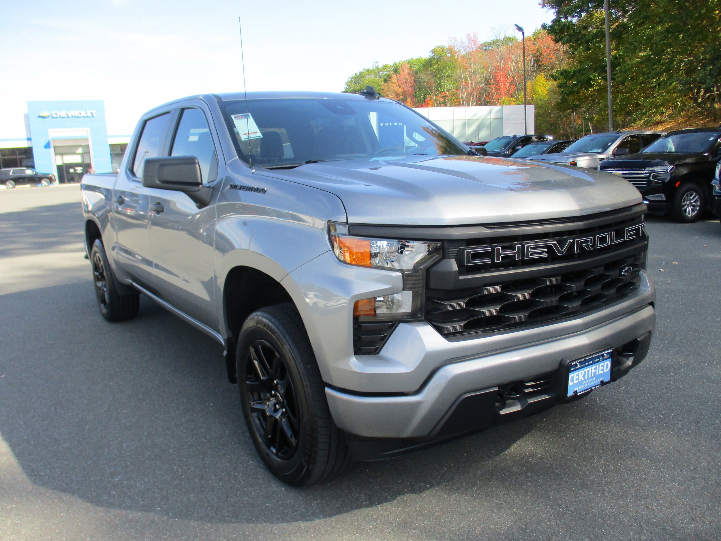 2023 Chevrolet Silverado 1500 Custom photo 2