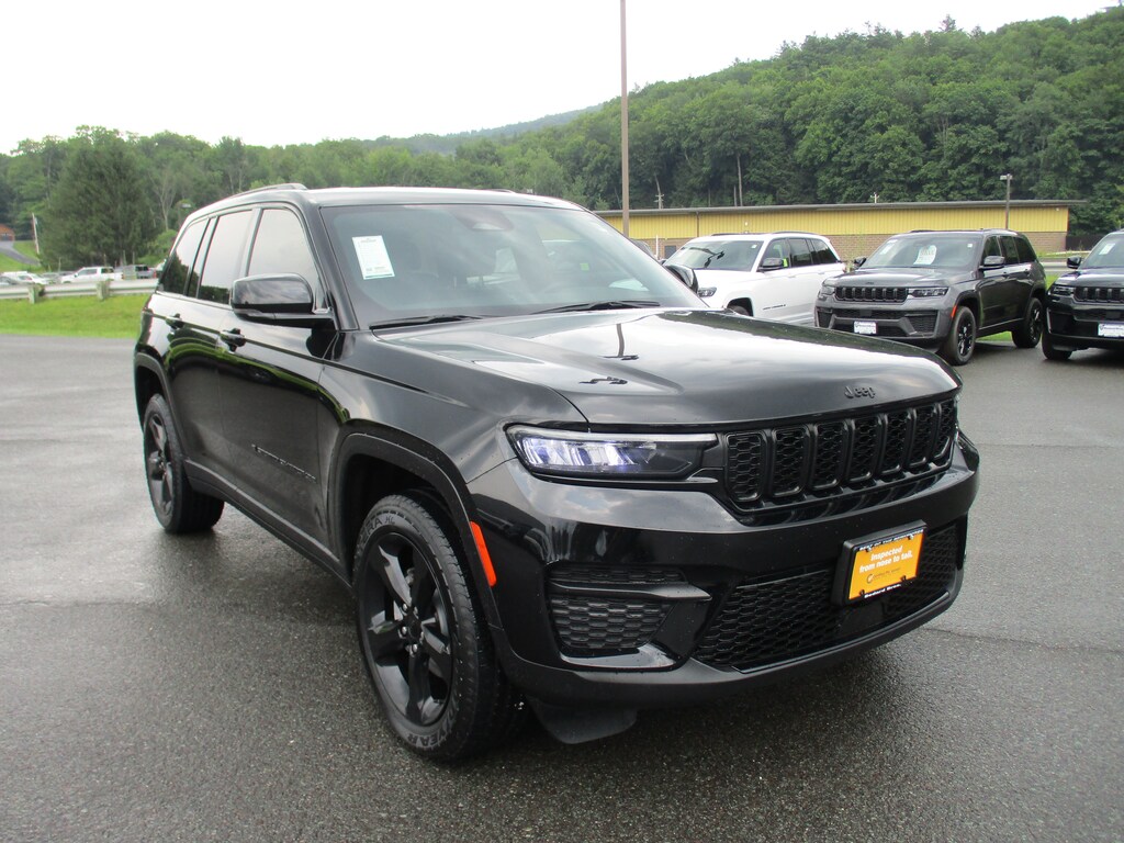 Used 2023 Jeep Grand Cherokee Altitude SUV