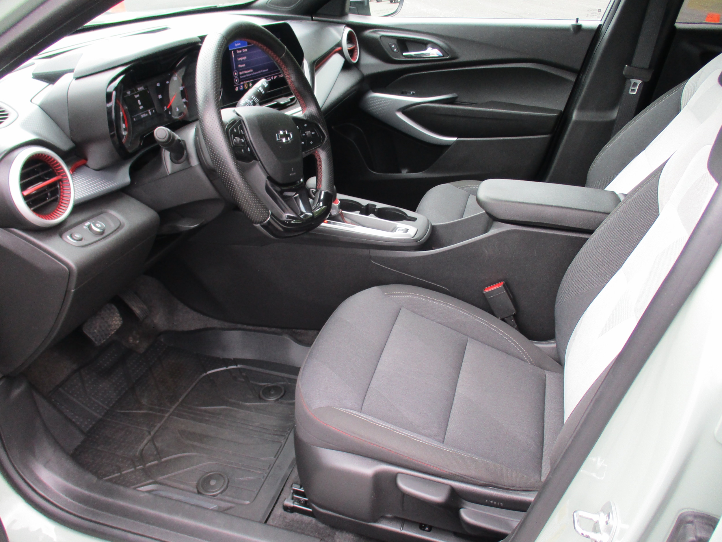 2024 Chevrolet Trax RS - Photo 12