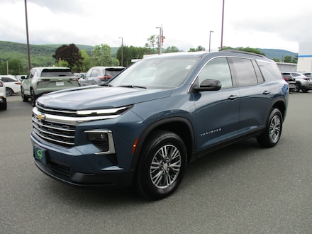 2025 Chevrolet Traverse LT SUV
