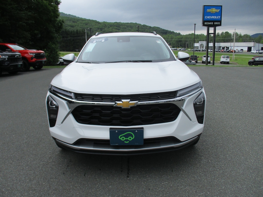 Used 2025 Chevrolet Trax LT SUV