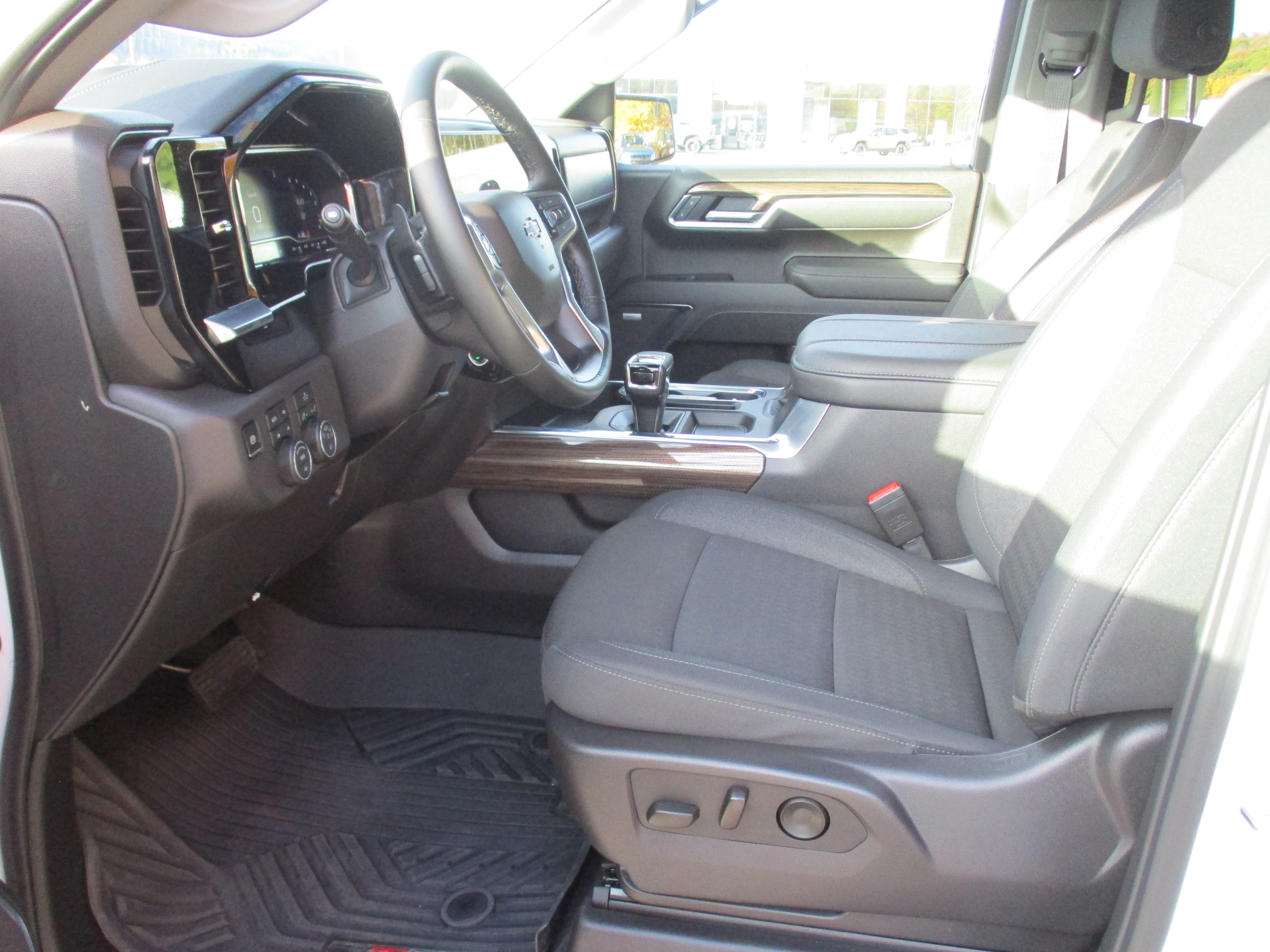 2025 Chevrolet Silverado 1500 LT Trail Boss - Photo 11