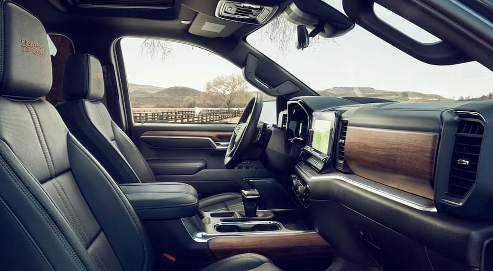 Chevy%20dealership%20-%202024%20Chevy%20Silverado%201500%20-%20wood%20panel.jpg