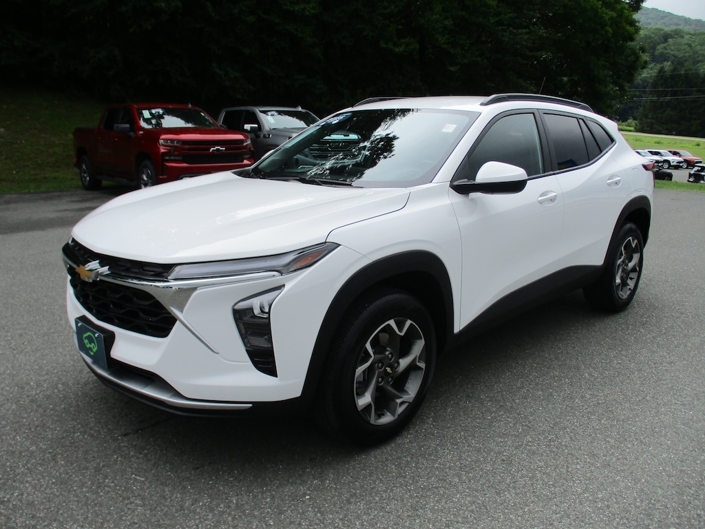 Used 2025 Chevrolet Trax LT SUV