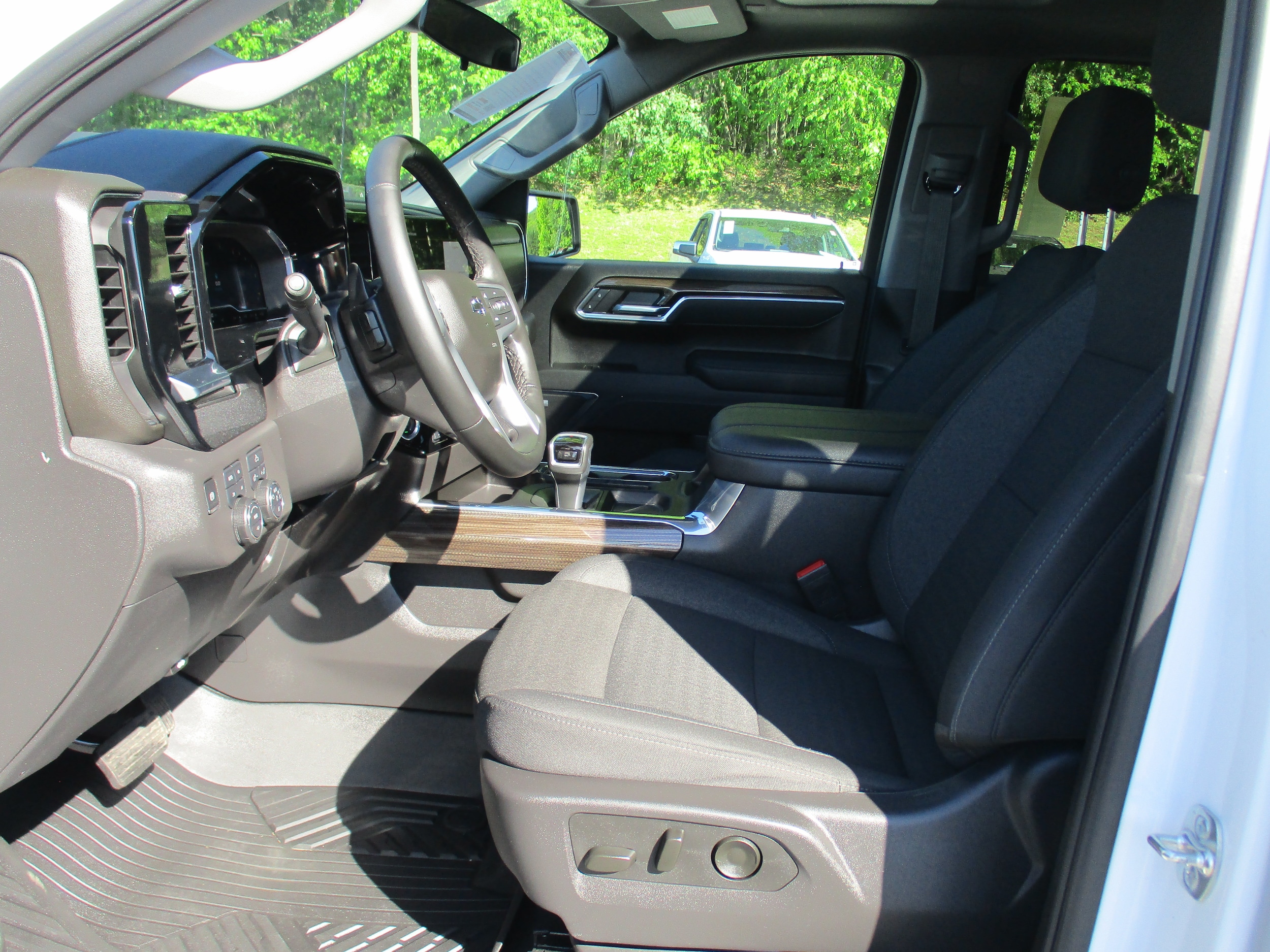 2025 Chevrolet Silverado 1500 LT Trail Boss - Photo 11