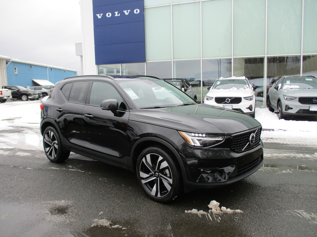 Used 2023 Volvo XC40 B5 AWD Plus Dark SUV