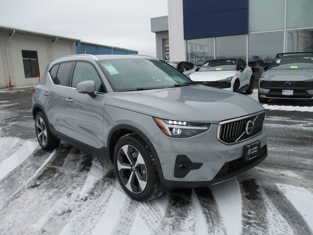 Certified 2025 Volvo XC40 B5 Plus Bright Theme SUV