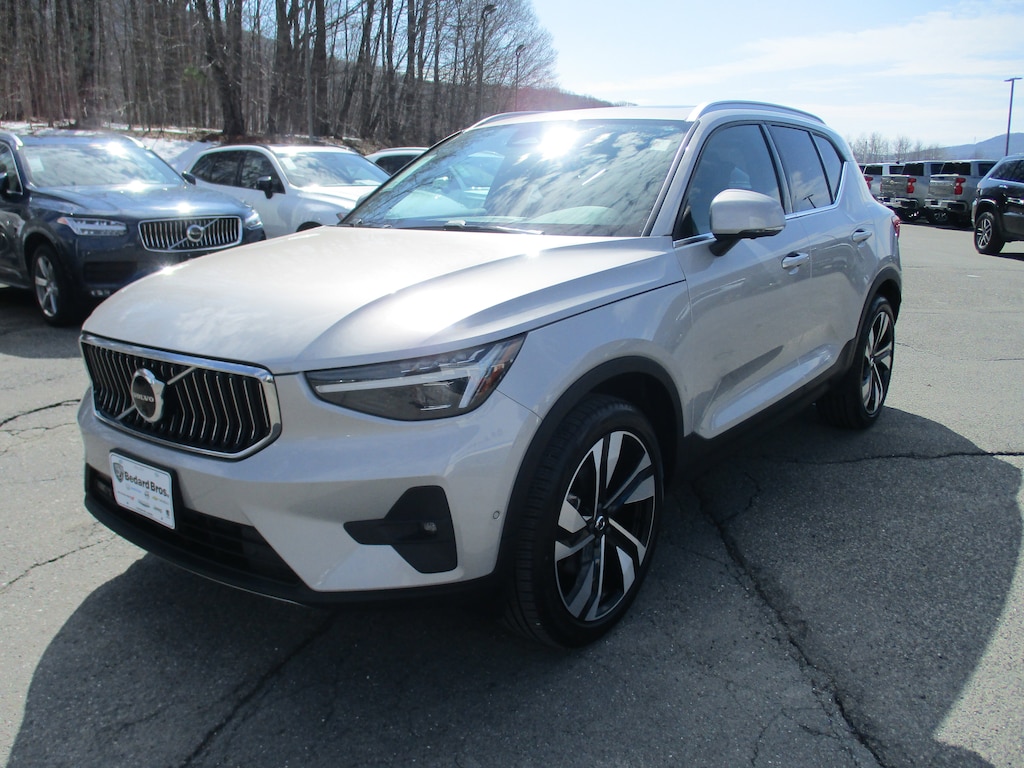 Certified 2025 Volvo XC40 B5 Ultra Bright Theme SUV