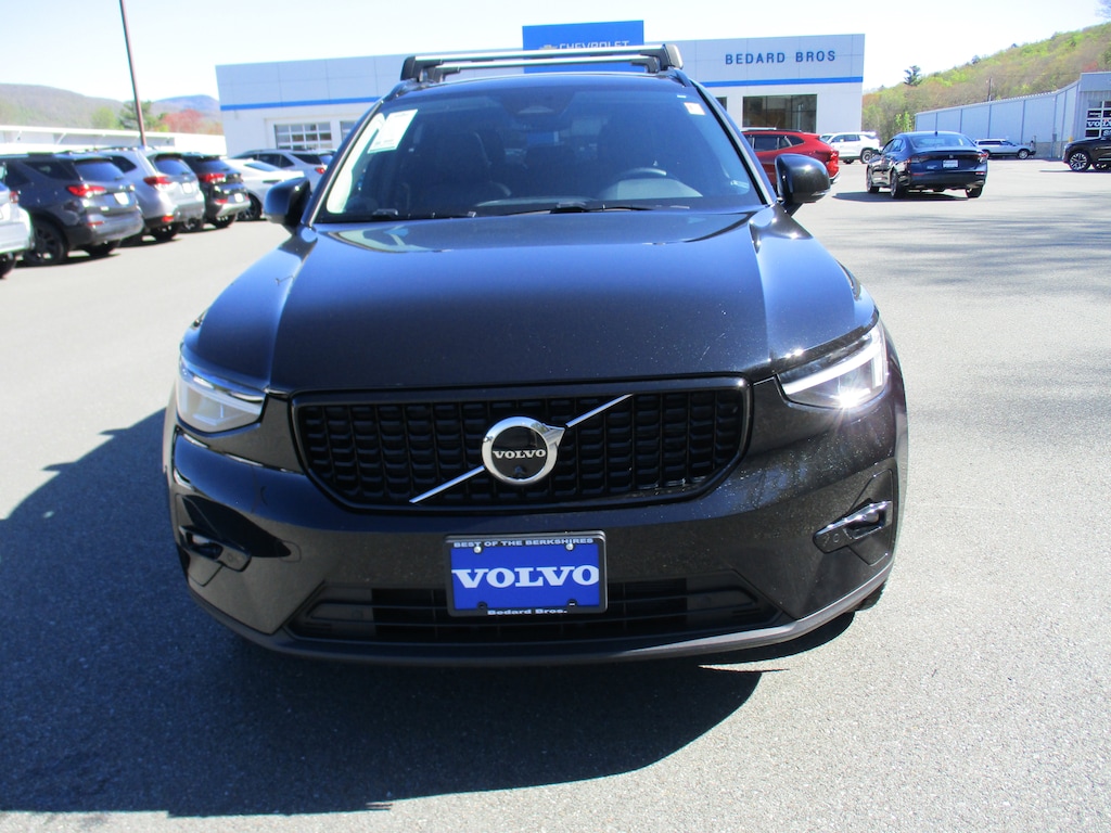 Used 2023 Volvo XC40 B5 AWD Plus Dark SUV