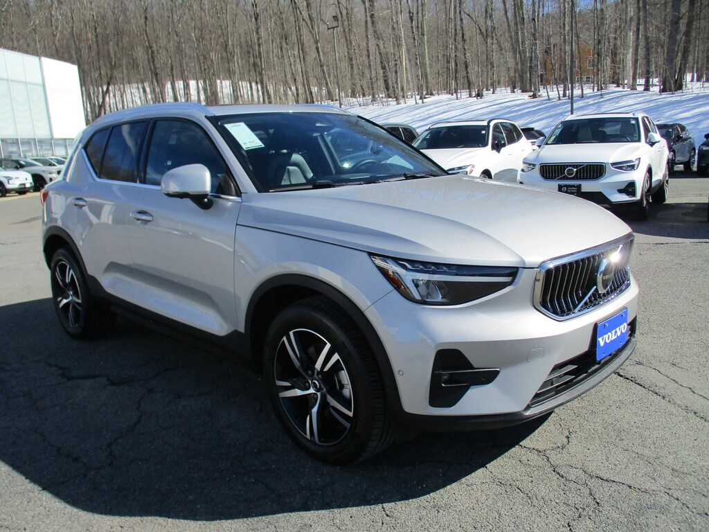 Used 2023 Volvo XC40 B5 AWD Plus Bright SUV