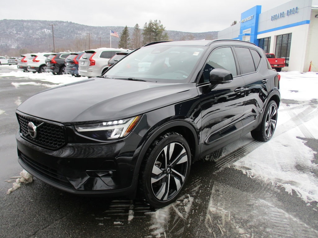 Used 2023 Volvo XC40 B5 AWD Plus Dark SUV