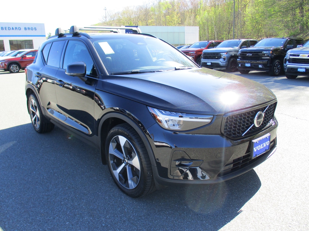 Used 2023 Volvo XC40 B5 AWD Plus Dark SUV