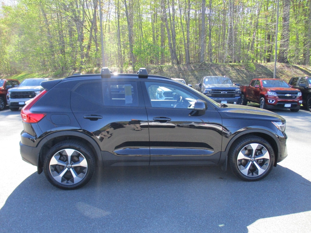 Used 2023 Volvo XC40 B5 AWD Plus Dark SUV