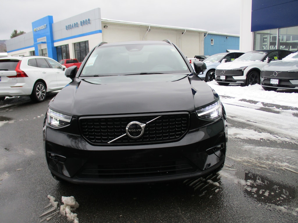 Used 2023 Volvo XC40 B5 AWD Plus Dark SUV
