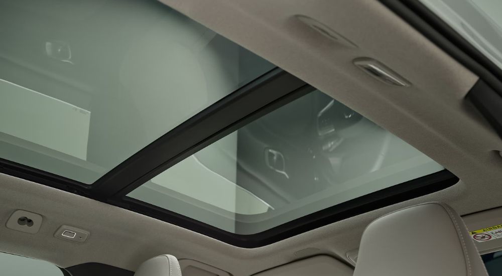 The moonroof is shown in a 2024 Volvo XC40.