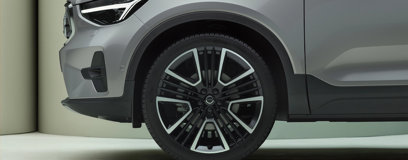 Close-up of the front wheel on a silver 2024 Volvo XC40.