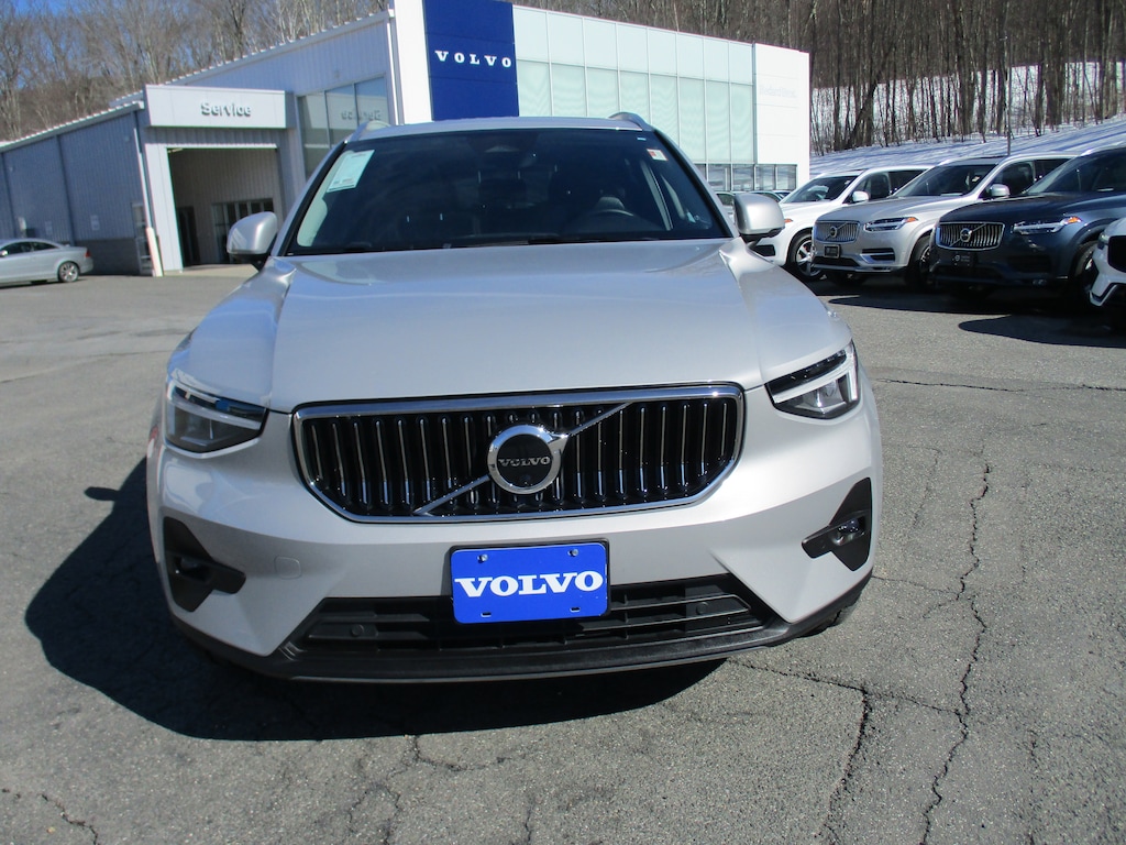Used 2023 Volvo XC40 B5 AWD Plus Bright SUV
