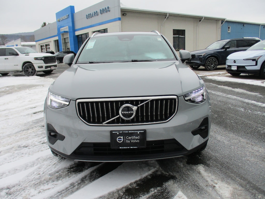 Certified 2025 Volvo XC40 B5 Plus Bright Theme SUV