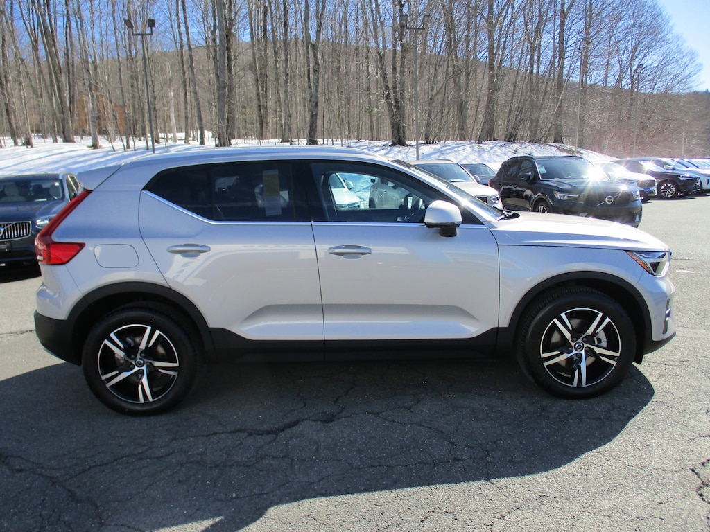 Used 2023 Volvo XC40 B5 AWD Plus Bright SUV