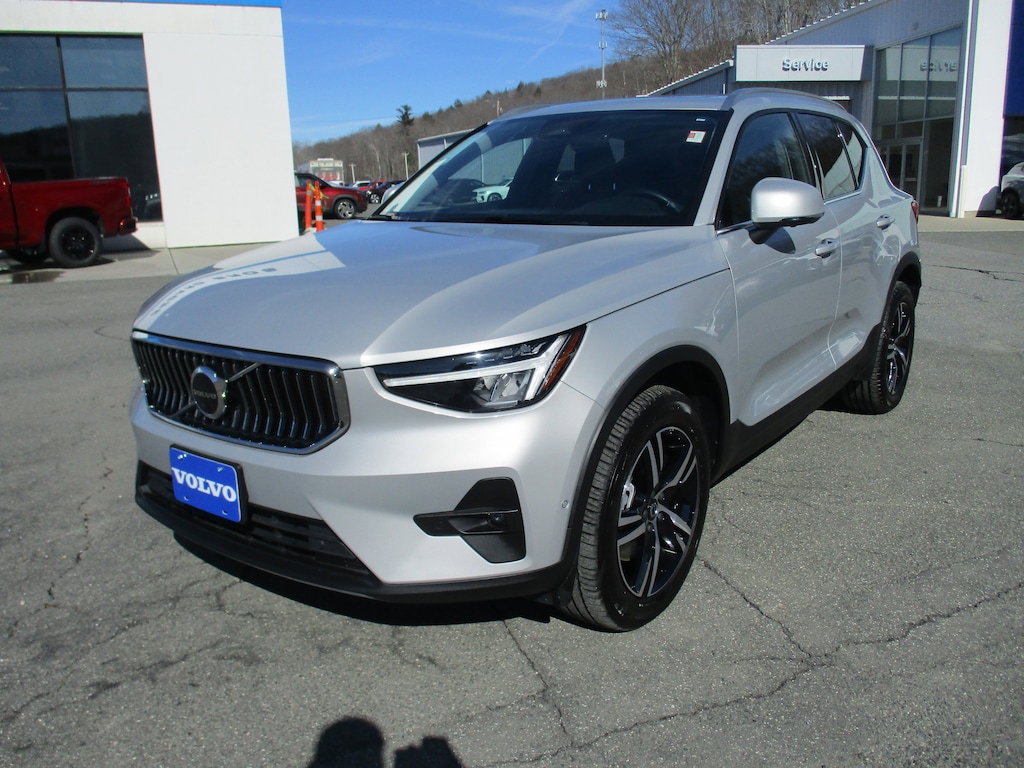 Used 2023 Volvo XC40 B5 AWD Plus Bright SUV