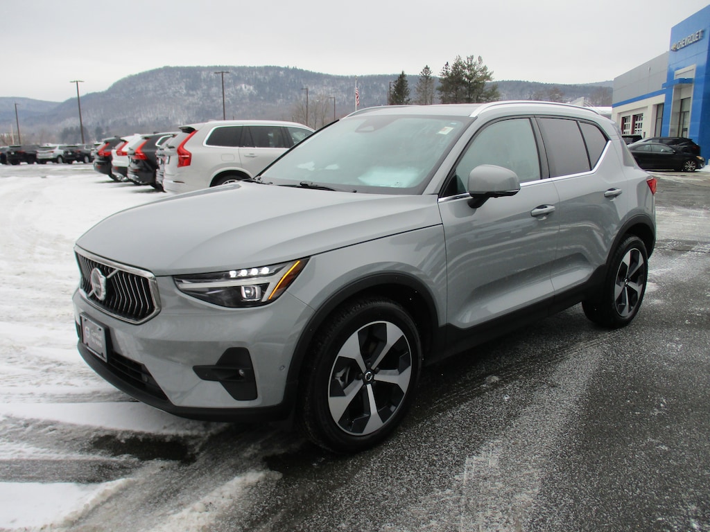 Certified 2025 Volvo XC40 B5 Plus Bright Theme SUV