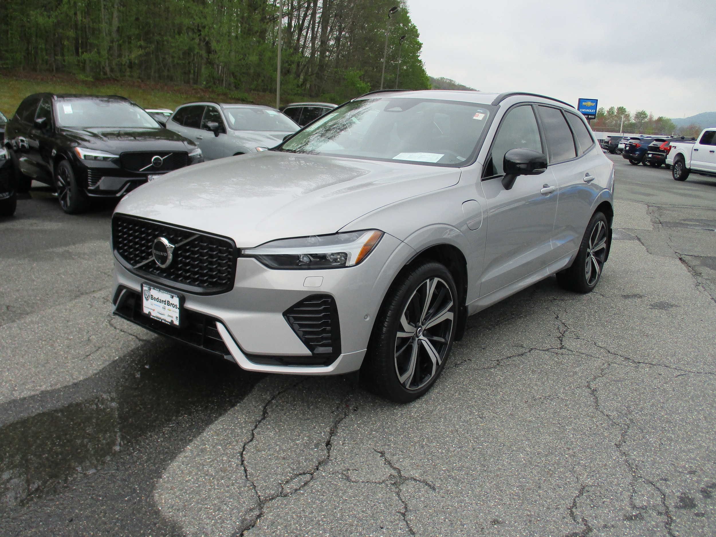 2024 Volvo XC60 T8 Ultimate Dark Theme AWD's photo