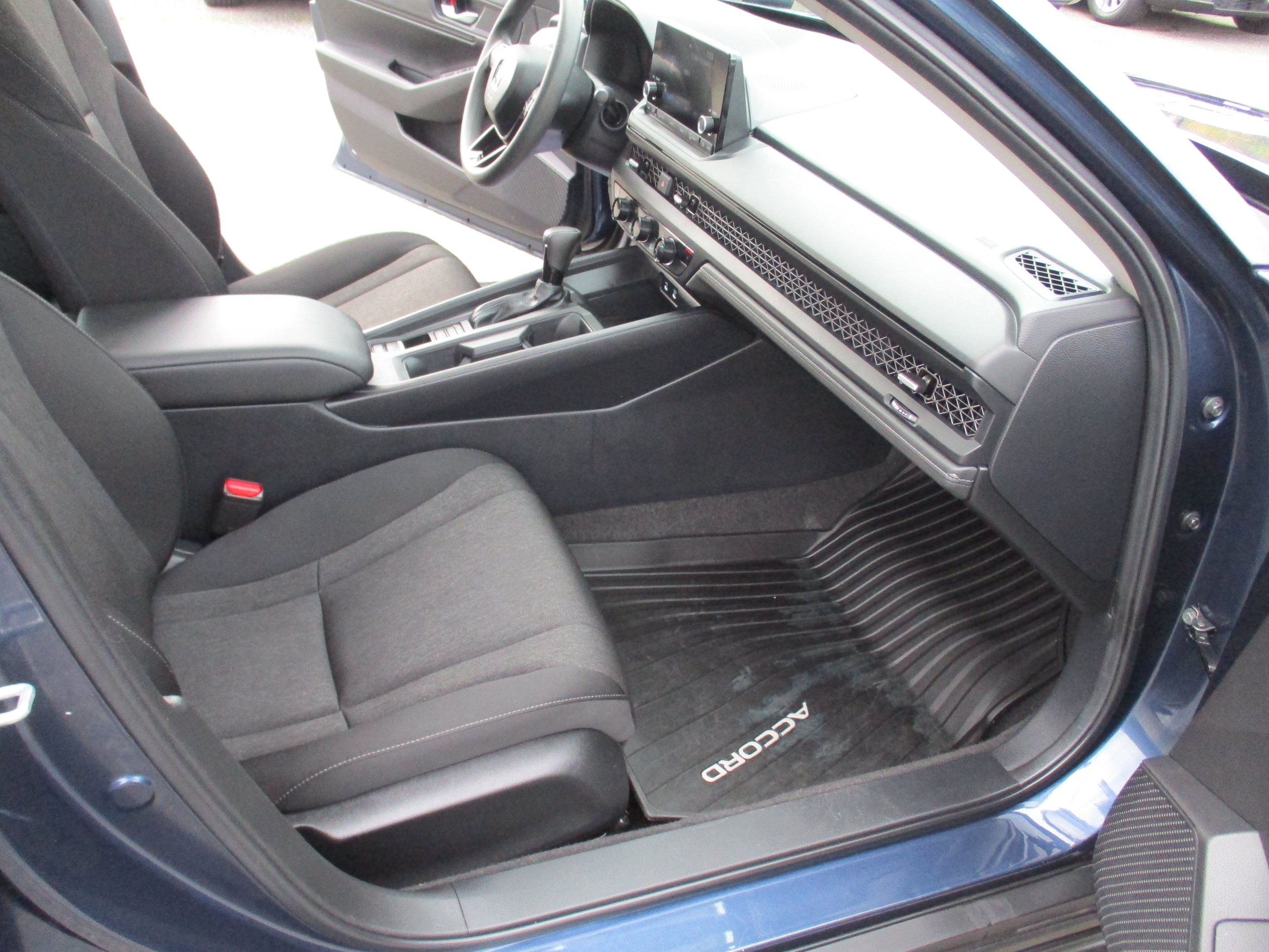 2025 Honda Accord SE - Photo 14