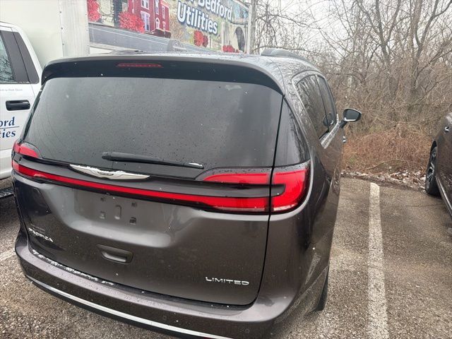 2022 Chrysler Pacifica Limited photo 4