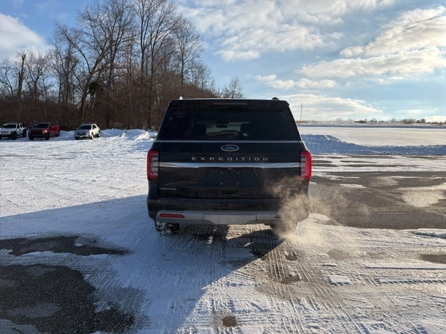 2024 Ford Expedition MAX photo 3