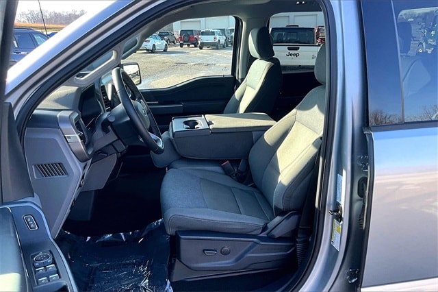 2025 Ford F-150 XLT - Photo 25