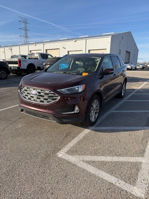 2024 Ford Edge Titanium photo 2
