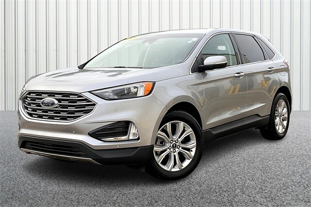 2022 Ford Edge Titanium photo 2