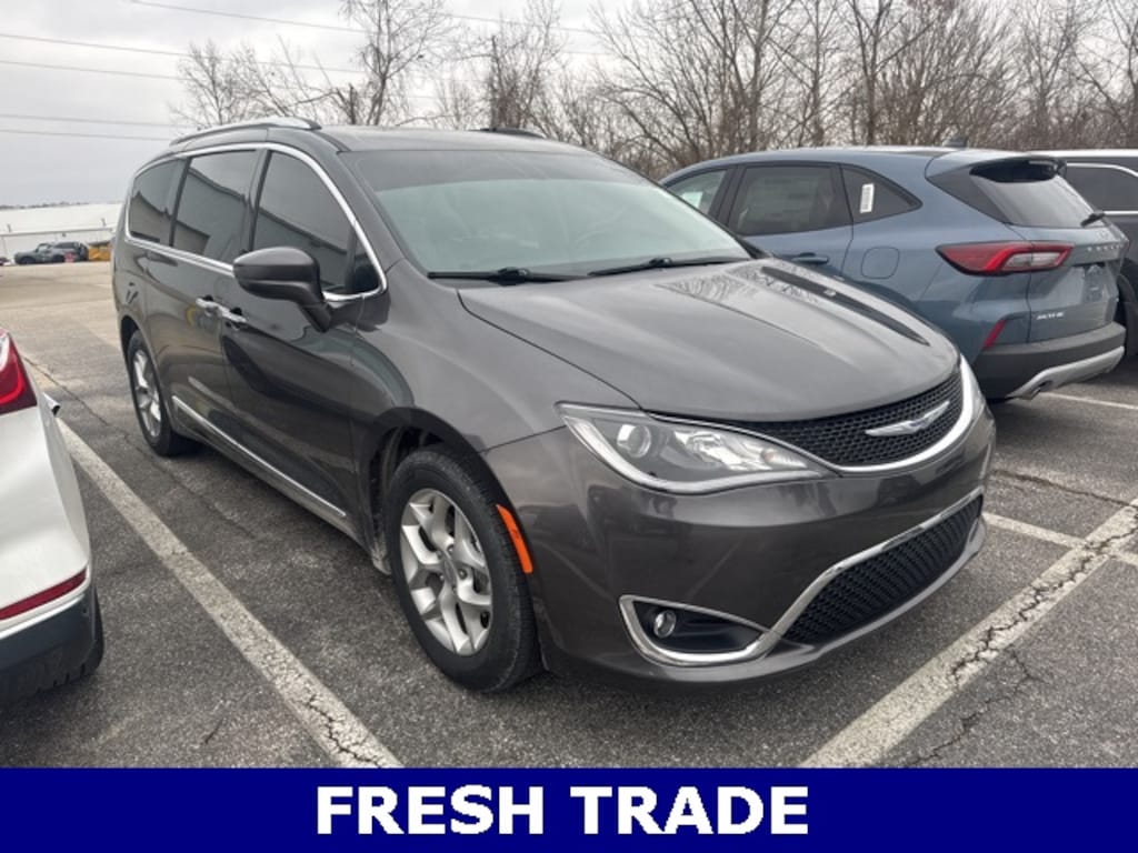 Used 2019 Chrysler Pacifica Touring L Plus Minivan/Van