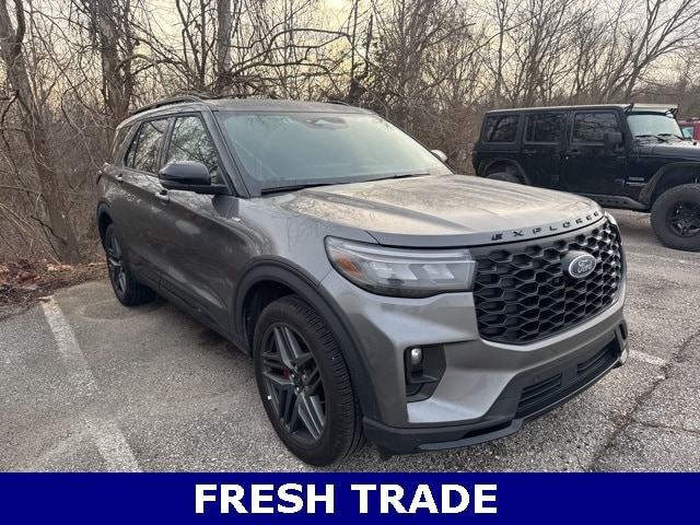 2025 Ford Explorer ST-LINE's photo