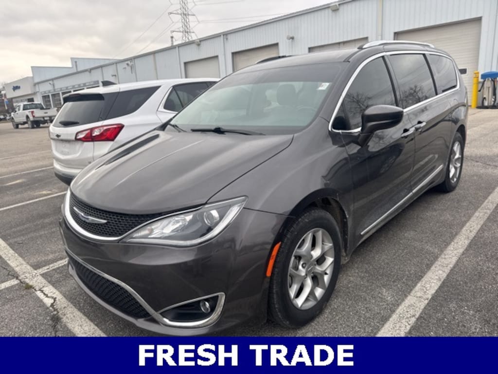 Used 2019 Chrysler Pacifica Touring L Plus Minivan/Van