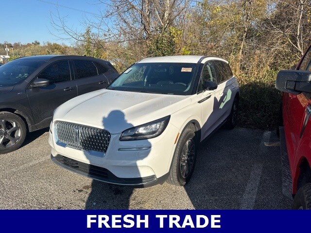 2022 Lincoln Corsair Standard photo 2