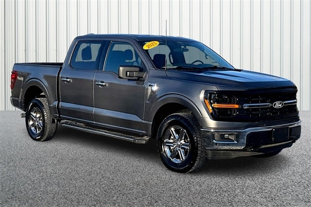 2025 Ford F-150 XLT photo 2