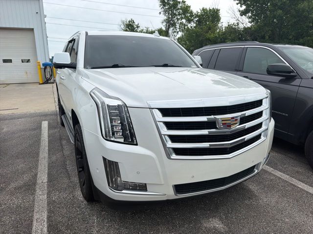 2017 Cadillac Escalade AWD Luxury's photo
