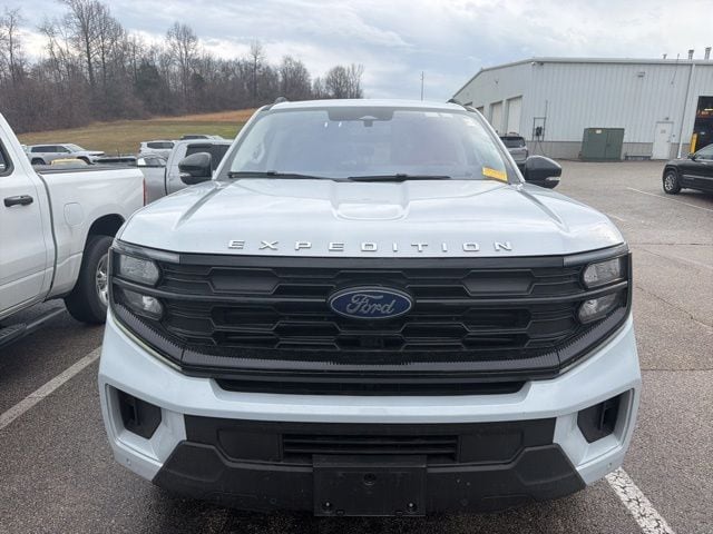 2025 Ford Expedition MAX photo 3