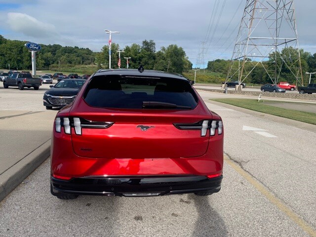 2021 Ford Mustang Mach-E Premium photo 4