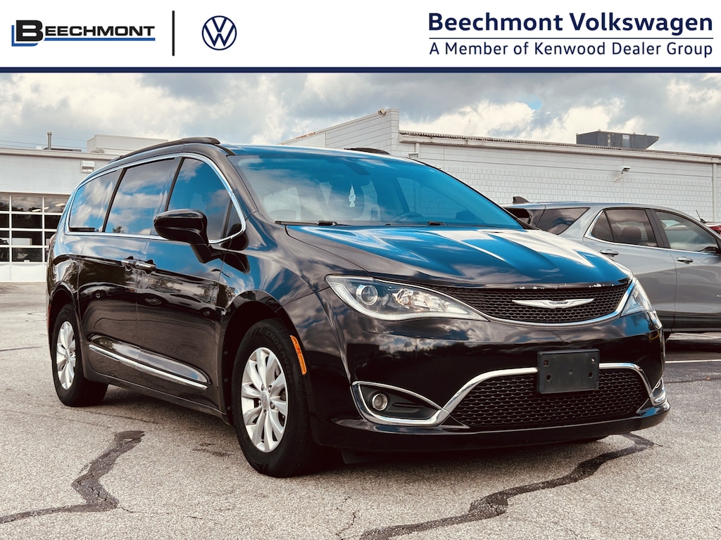 Used 2017 Chrysler Pacifica Touring-L Van
