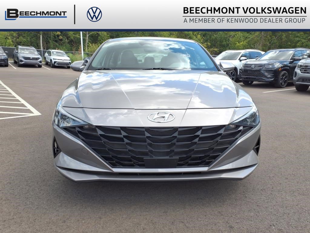 2023 Hyundai Elantra SEL photo 2