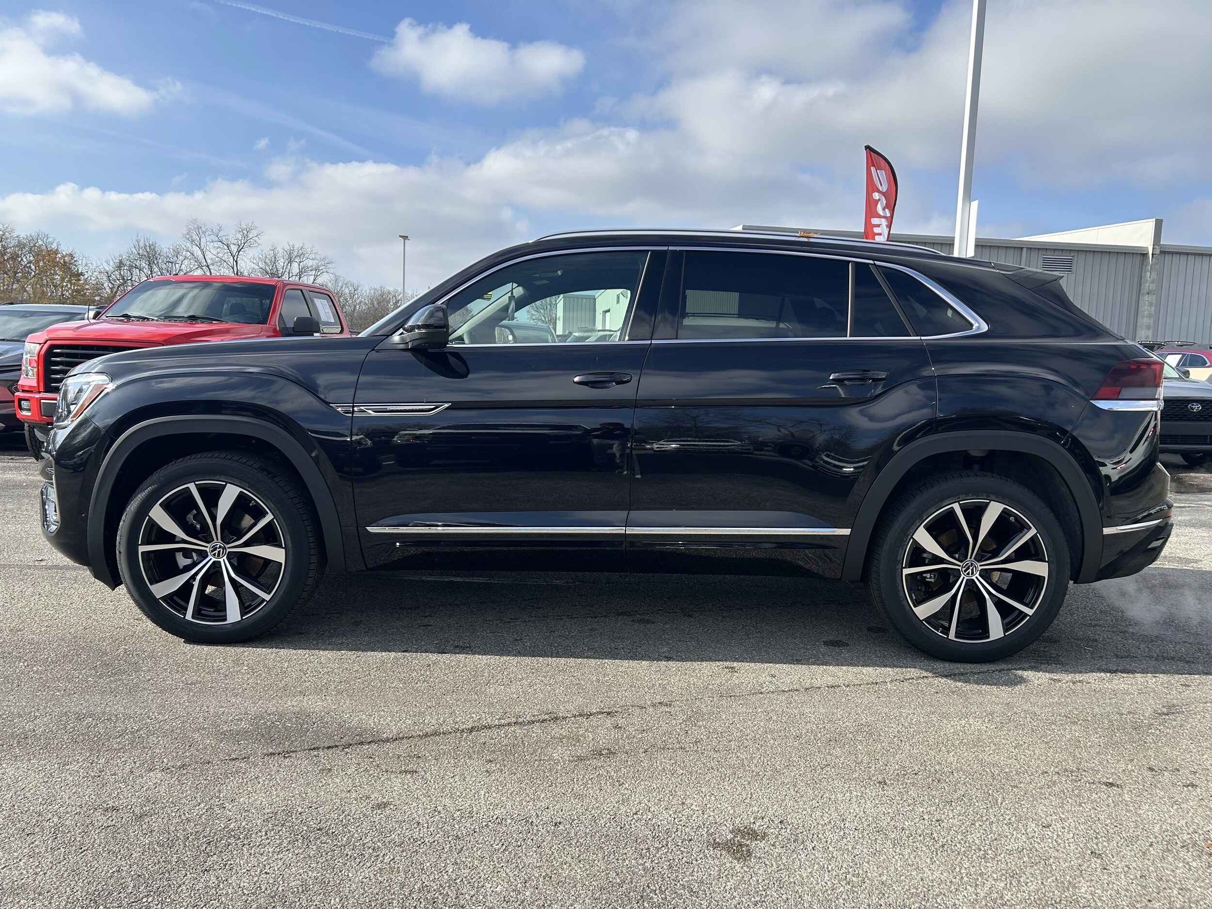 2026 Volkswagen Atlas Cross Sport SEL Premium R-Line photo 4