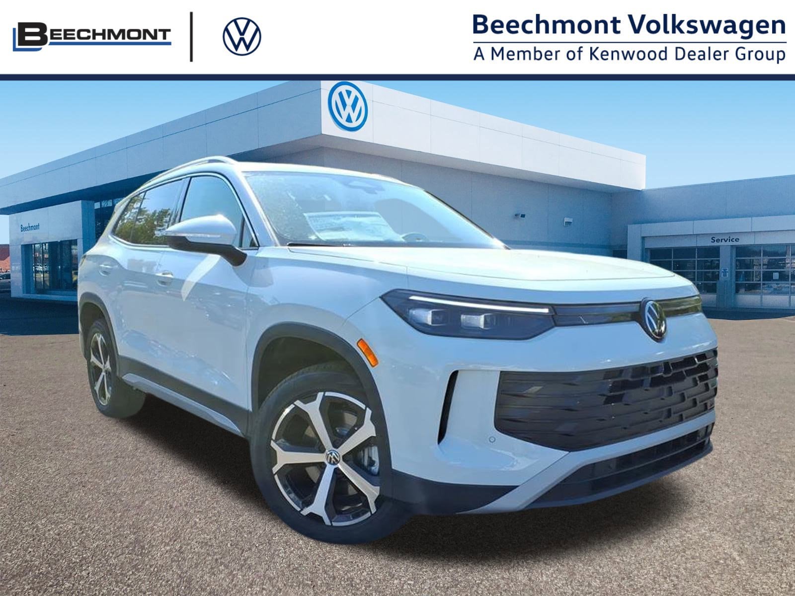 2025 Volkswagen Tiguan SE's photo