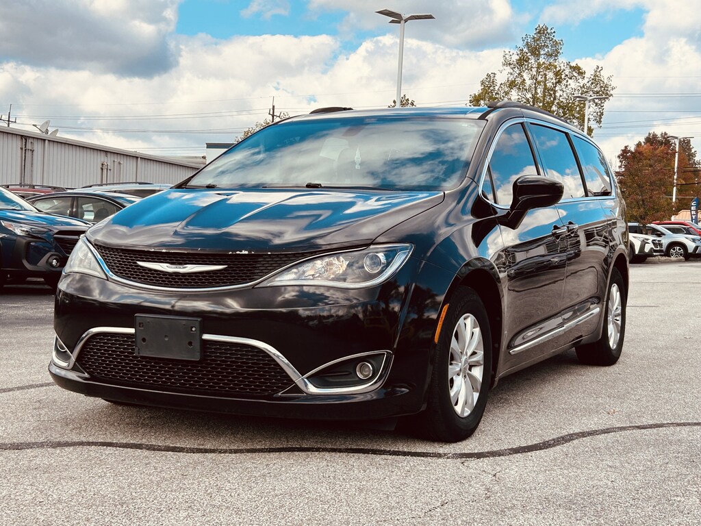 Used 2017 Chrysler Pacifica Touring-L Van