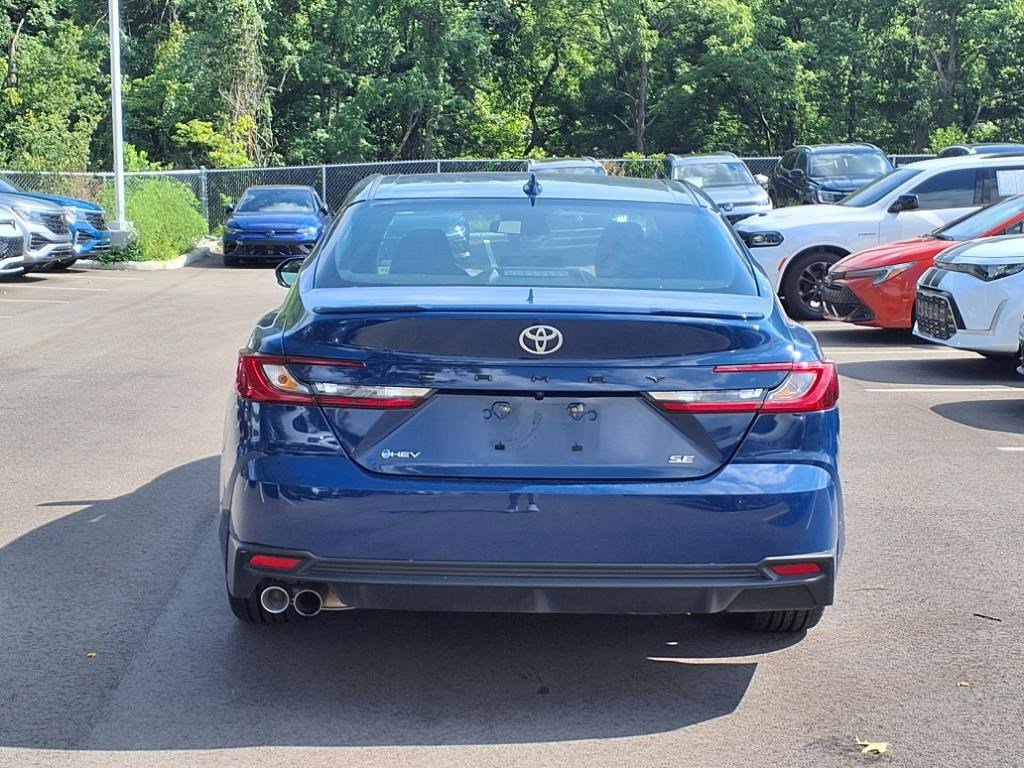 2025 Toyota Camry SE photo 4